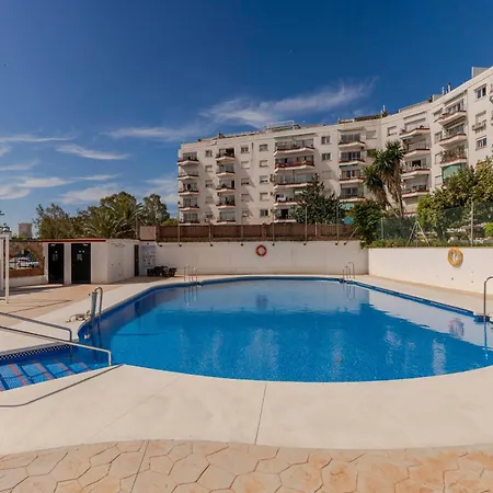 Rentitspain - - Pequeno Paraiso De Confort Con Piscina Daire Torremolinos