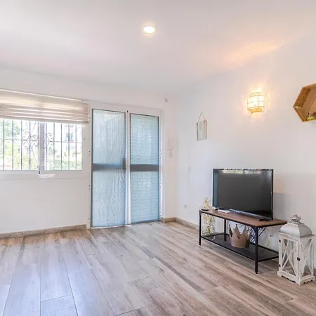 Rentitspain - - Pequeno Paraiso De Confort Con Piscina Daire *