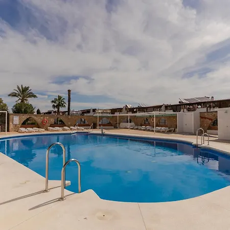 Rentitspain - - Pequeno Paraiso De Confort Con Piscina *