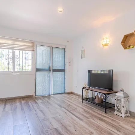 Rentitspain - - Pequeno Paraiso De Confort Con Piscina Daire